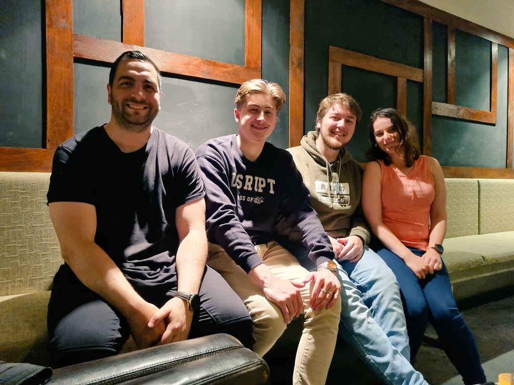 rin49's tweet image. 1800 ❤❤ @Is300Wilko @Pistashhhh