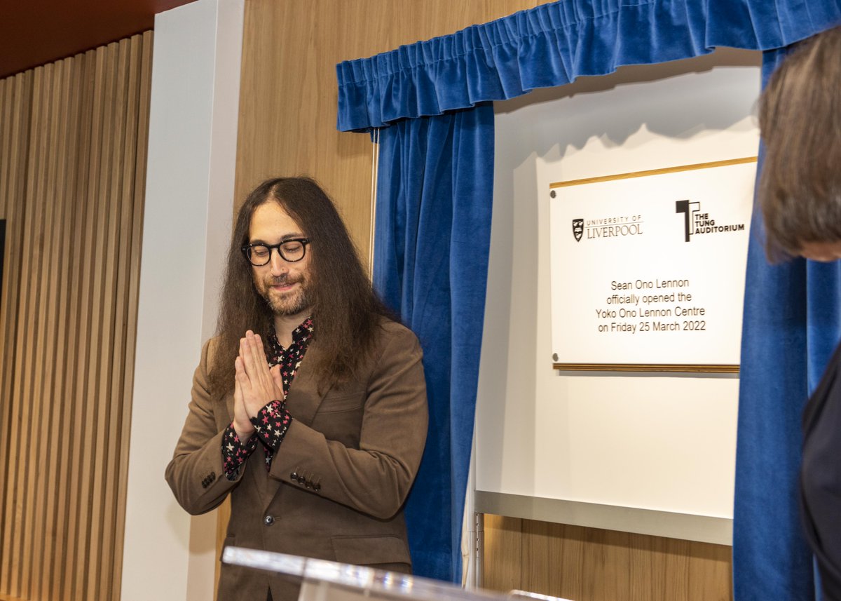 LivUniAlumni's tweet photo. Wishing a very Happy Birthday to 
@seanonolennon &amp; remembering @johnlennon on what would have been his 82nd birthday.

This year Sean kindly joined us to open the Yoko Ono Lennon Centre. We thank the Ono Lennon family for their support.

#LivUniYoko https://t.co/39PYxYm1Us