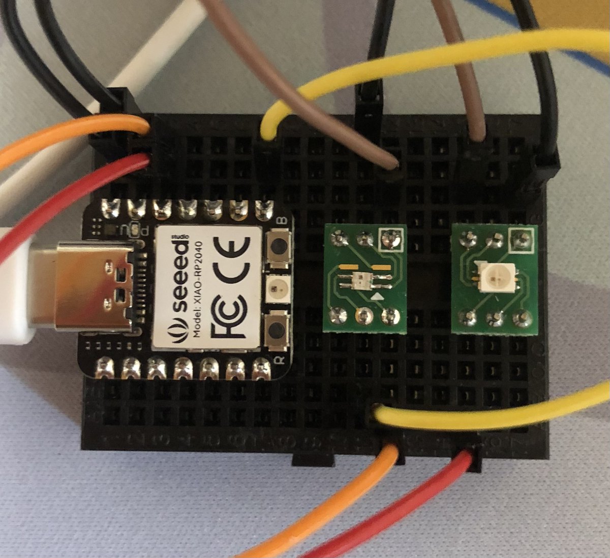 kurihary's tweet image. XIAO RP2040 -&amp;gt; YF923-2020  -&amp;gt; SK6812MINI-E
いつもの #PRK_Firmware で #RGBing
