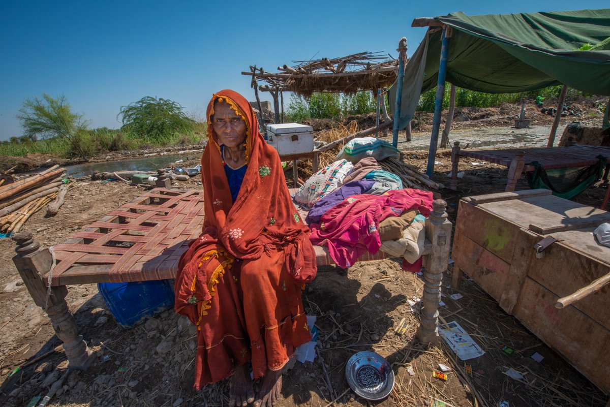 eu_echo's tweet photo. One world 🌏, one family 🤝.

These powerful photographs taken in the aftermath of the devastating floods in Pakistan by our colleague @Peter_Biro remind us of what drives our work: to help alleviate the suffering of every person in need.

🔗 https://t.co/iZ2TiKpYTC https://t.co/O9Ccq2rw13