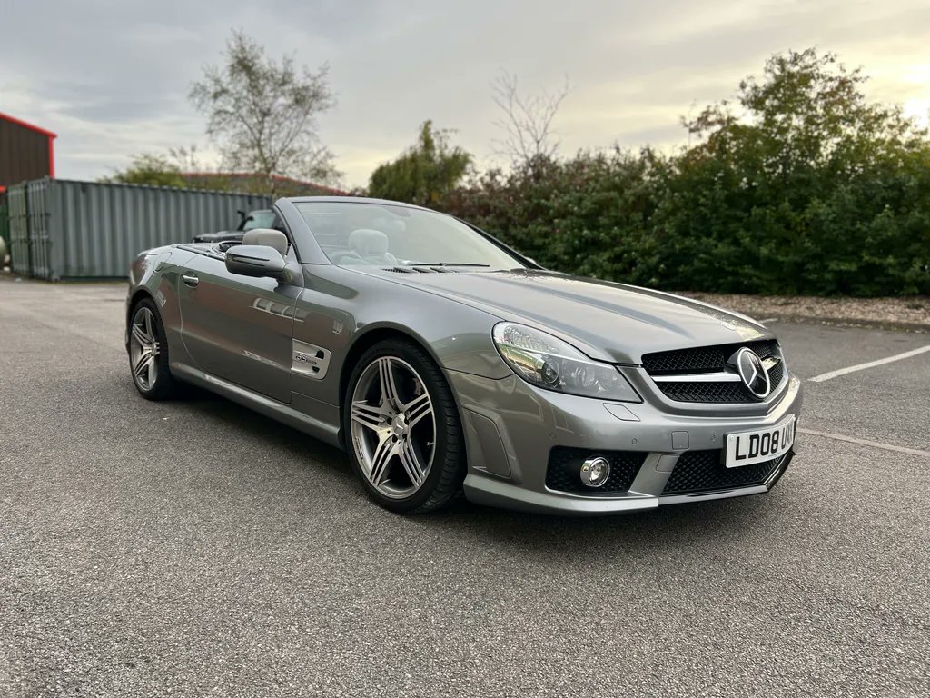woldsideclassic's tweet photo. Now at @woldsideclassic this beautiful, high specification Mercedes R230 Series SL63 AMG finished in the perfect combination of Palladium Silver with Exclusive Grey Leather trim.  For more details and a video go to: https://t.co/hmGBqoukbi #MercedesBenz #MercedesSL #SL63 #AMG https://t.co/wUdvJyIcYJ