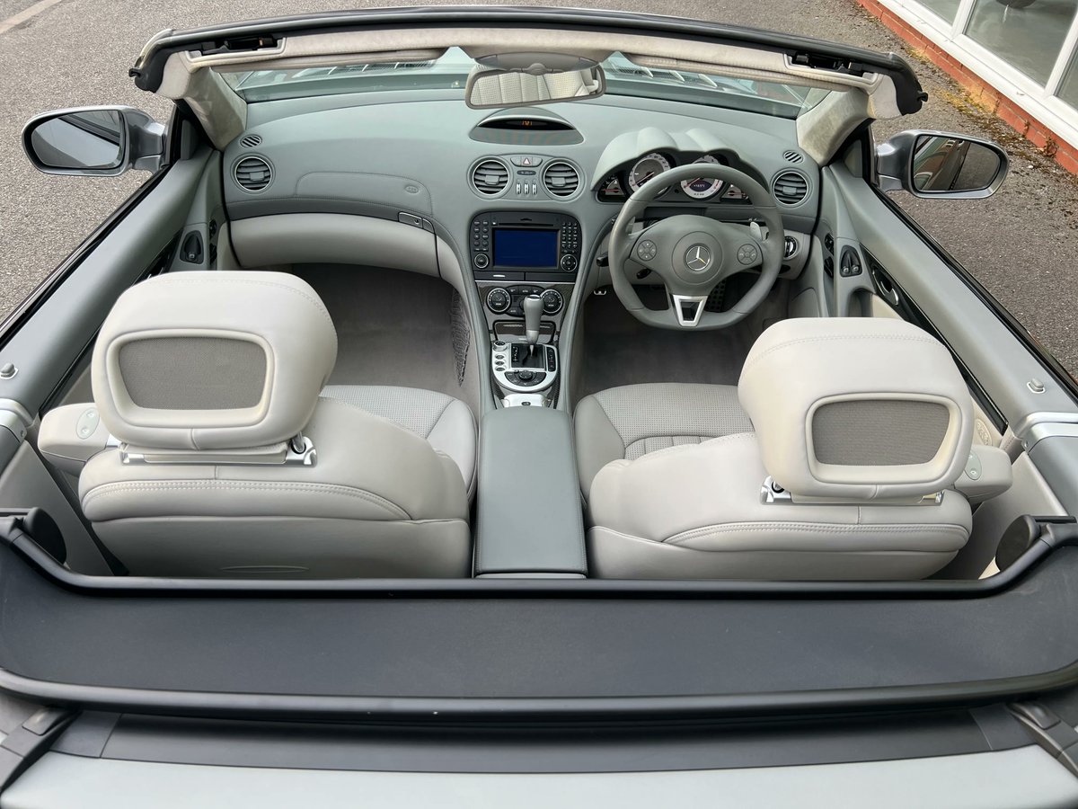 woldsideclassic's tweet photo. Now at @woldsideclassic this beautiful, high specification Mercedes R230 Series SL63 AMG finished in the perfect combination of Palladium Silver with Exclusive Grey Leather trim.  For more details and a video go to: https://t.co/hmGBqoukbi #MercedesBenz #MercedesSL #SL63 #AMG https://t.co/wUdvJyIcYJ