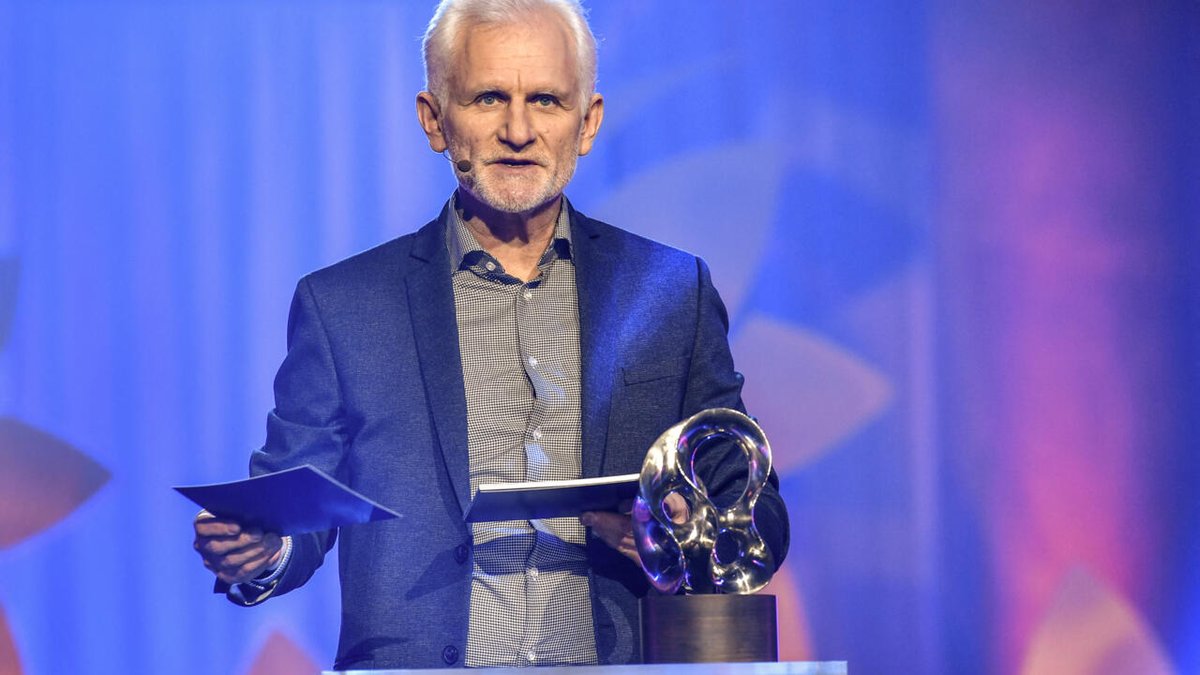 Le Biélorusse Ales Bialiatski et deux ONG russe et ukrainienne lauréats du Nobel de la paix f24.my/8wqc.t