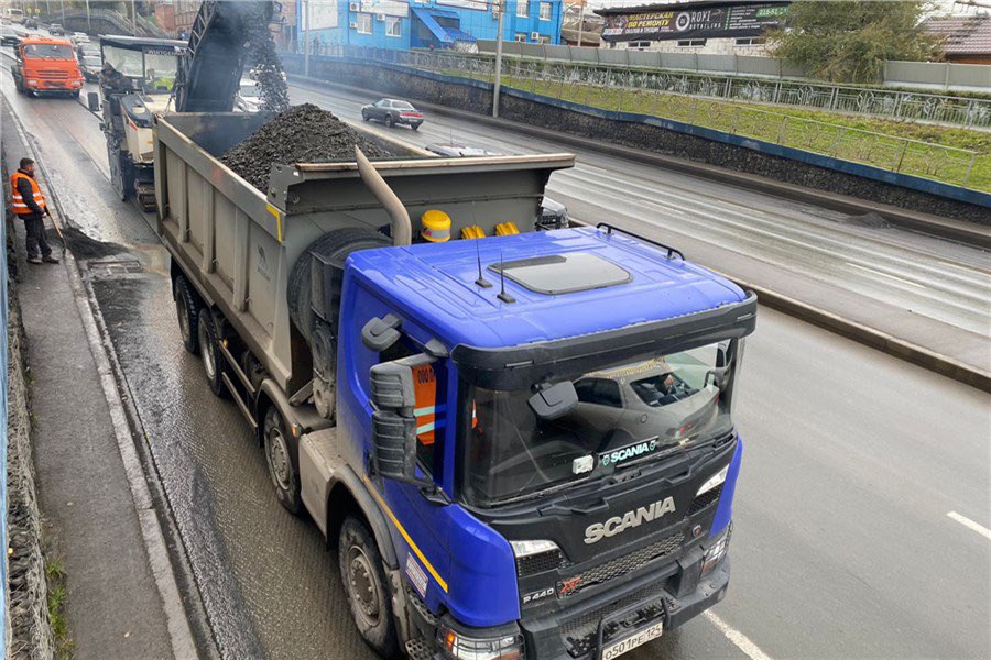 На Свободном начнут убирать колею и ограничат для этого движение

В планах у дорожников залатать колею от «Космоса» до перекрестка с улицей Ладо Кецховели.

Во время работы будут частично перекрывать проезжую часть — по полосам. Срок окончания ремонта — конец октября.