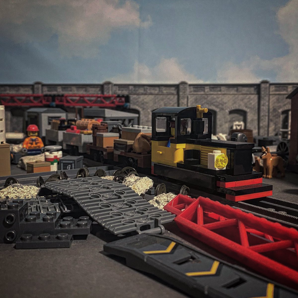 Quirky2021's tweet photo. Beware the Scrapyard 🛑⚠️ #lego #legotrain #legorailway #legolayout #spookyseason https://t.co/AWv1ccZIRY