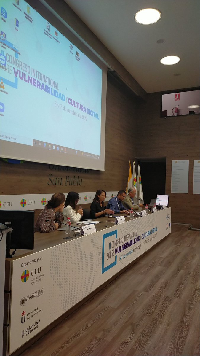 provuldigital's tweet photo. Comienza la mesa redonda con @jarubi, #JoseAlbertoGarciaAvilés,  @idoiasalazar y #begoñasalazar sobre las cuatro aproximaciones a la cultura digital.

#provuldig2 https://t.co/fFtGLKKjTr
