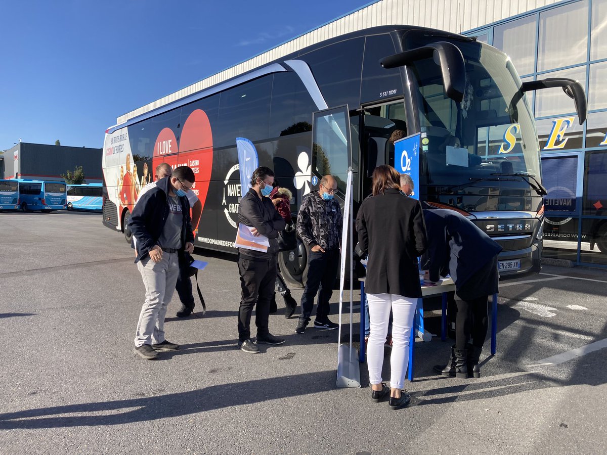 EmmanuelDelaune's tweet photo. Ce matin à eu lieu un job dating sur le temps partagé avec Grisel et O2 directement dans un car. Plusieurs périodes d’immersions avec le titre . @Poleemploi_Ndie @GisorsOfficiel #Recrutement https://t.co/zAw3pygeto