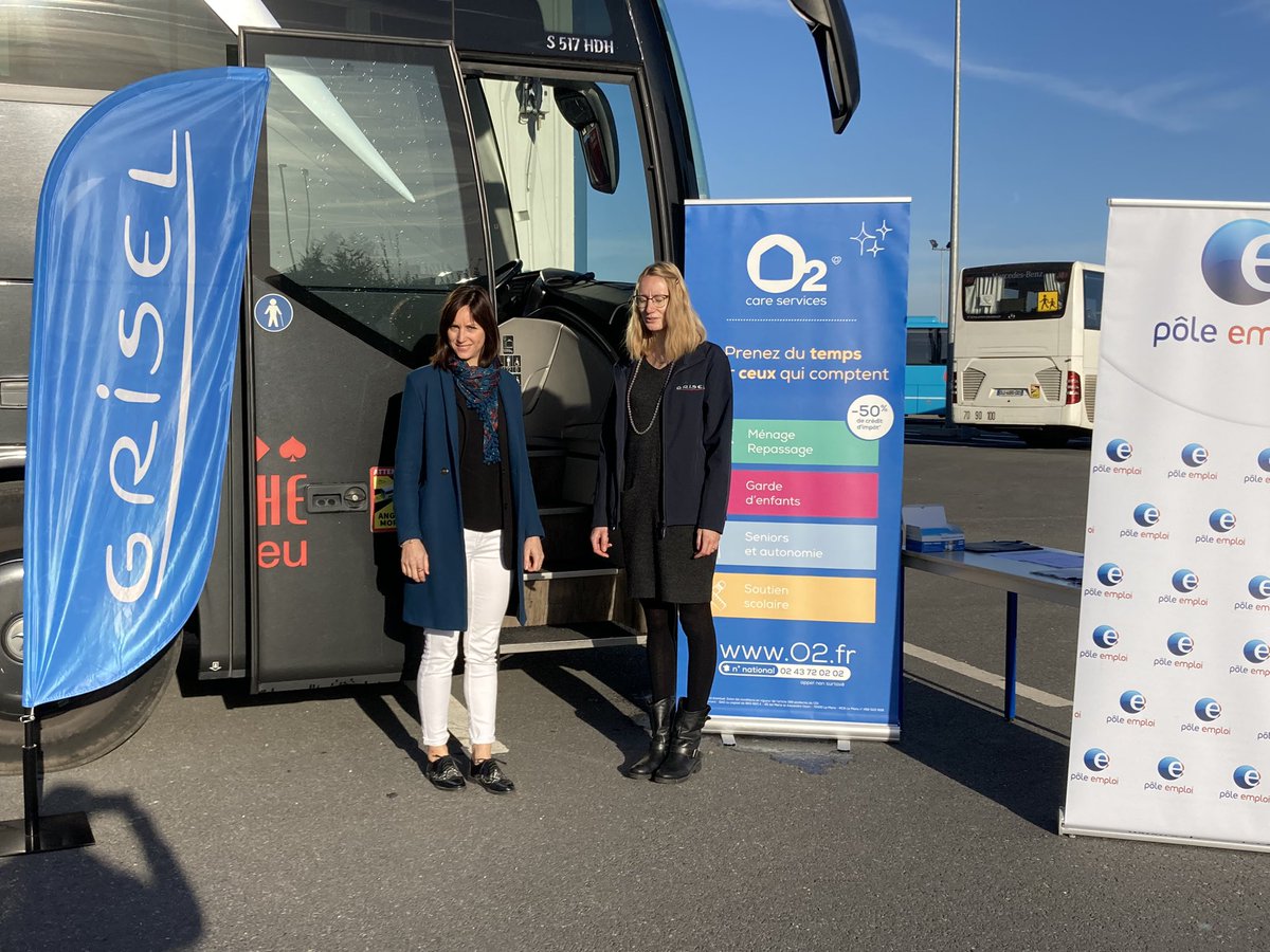 EmmanuelDelaune's tweet photo. Ce matin à eu lieu un job dating sur le temps partagé avec Grisel et O2 directement dans un car. Plusieurs périodes d’immersions avec le titre . @Poleemploi_Ndie @GisorsOfficiel #Recrutement https://t.co/zAw3pygeto