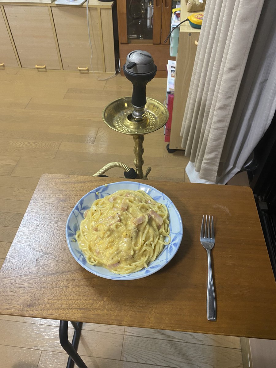 anoyo_konoyo518's tweet photo. 家だからできること…
カルボナーラ作って、シーシャ吸えるように空間作ること
シーシャミックスは、
#mockbase さんのパイナップルと
#TRI さんの アイスコーラ
気になってたので試して見ました‼️
家でシーシャ吸えるのはもうね嬉しすぎ!
味は激甘コーラの完成!パイナップルの甘み最高‼️ https://t.co/bGneNvSVjw