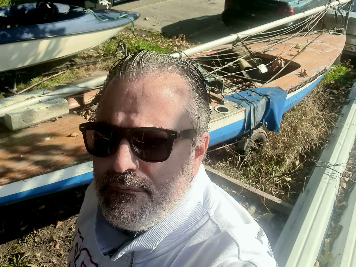 LaufhausKoenig's tweet photo. ..bei soviel #TOMAN #rot, verblasst selbst der #Ferrari rote #Testarossa im Hintergrund & auch die #Yachten der lieben #Abschleppqueen sahen schon mal besser aus.. 🚒❤️⛵️
Hauptsache die #Bilder von #ChristianMikes sind im Kasten..📸
#obhebenodersenkenanTOMANdenken https://t.co/Uotgk74icg