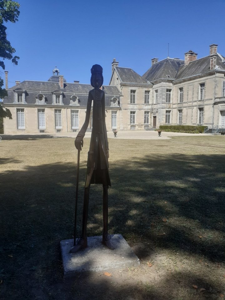 LyceeLoritz's tweet photo. Les 602 avec leur professeur de lettres sur les traces d Émilie du Châtelet, de F. de Grafigny, de Voltaire, de Montesquieu etc... aux châteaux de Lunéville et Cirey-sur-Blaise. Journée hautement culturelle ! https://t.co/izVN5lDyGF