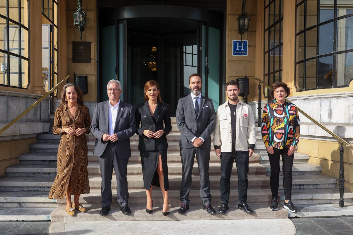 OrainIngurumena's tweet photo. 📢Presentación de San Sebastian Moda Festival #SSMF22
🗓️urriak 19-22 octubre
⚡️Desfiles, ponencias, fashion shows... y la Jornada de #ModaSostenible de #GKGreenFashion el 20 de octubre‼️ bajo el lema:
💥"¿Cómo puede la #moda impactar en positivo al bienestar global?"
👘👕👚🩳🌍👢 https://t.co/NszULUgapD