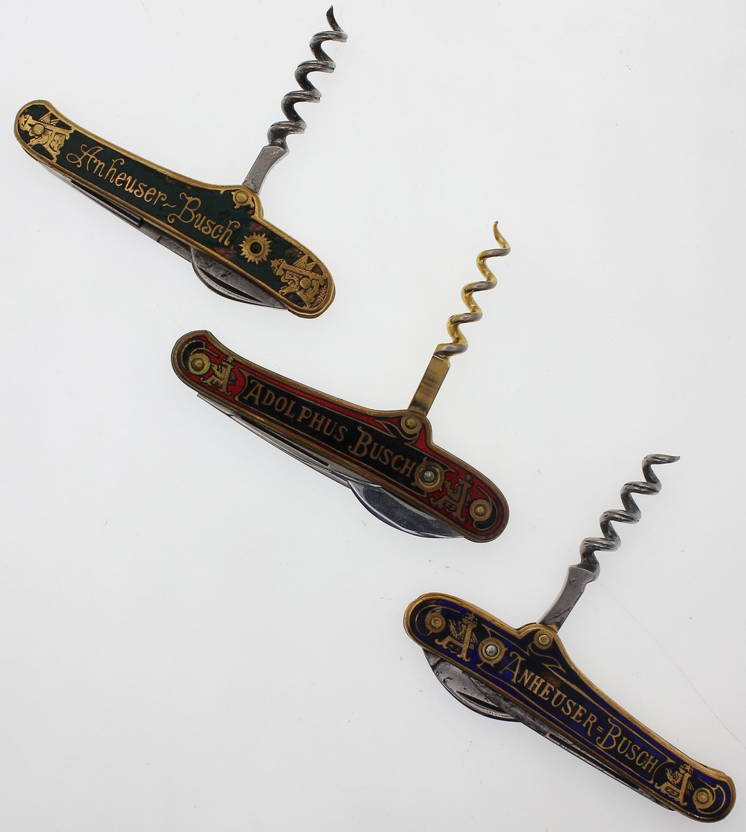 MuseumOfRecords's tweet photo. Tirbuşoanele marca Anheuser Busch sunt rare. Motivul este mica lentilă, prin care se poate vedea poza lui Adolphus Busch, semnatura acestuia sau un logo.
 https://t.co/BBuvPujERi https://t.co/KriLbhf8VX