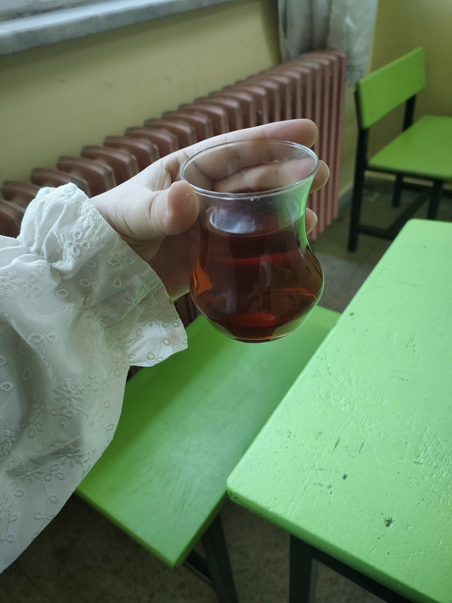 Bi öğretmenin benzini çayidir 😂 bakiniz en dublesinden 😎