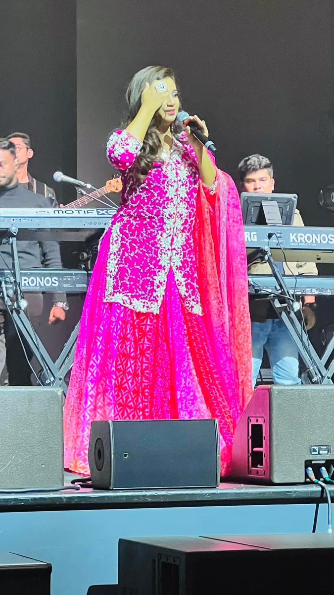 A_for_Shreya's tweet photo. Celluloid Queen @shreyaghoshal #ShreyaGhoshalLiveAuckland #7oct2022 Your infectious smiles.. tears 🥹🥹🥹💝💎 https://t.co/ZVgeWBVuGX