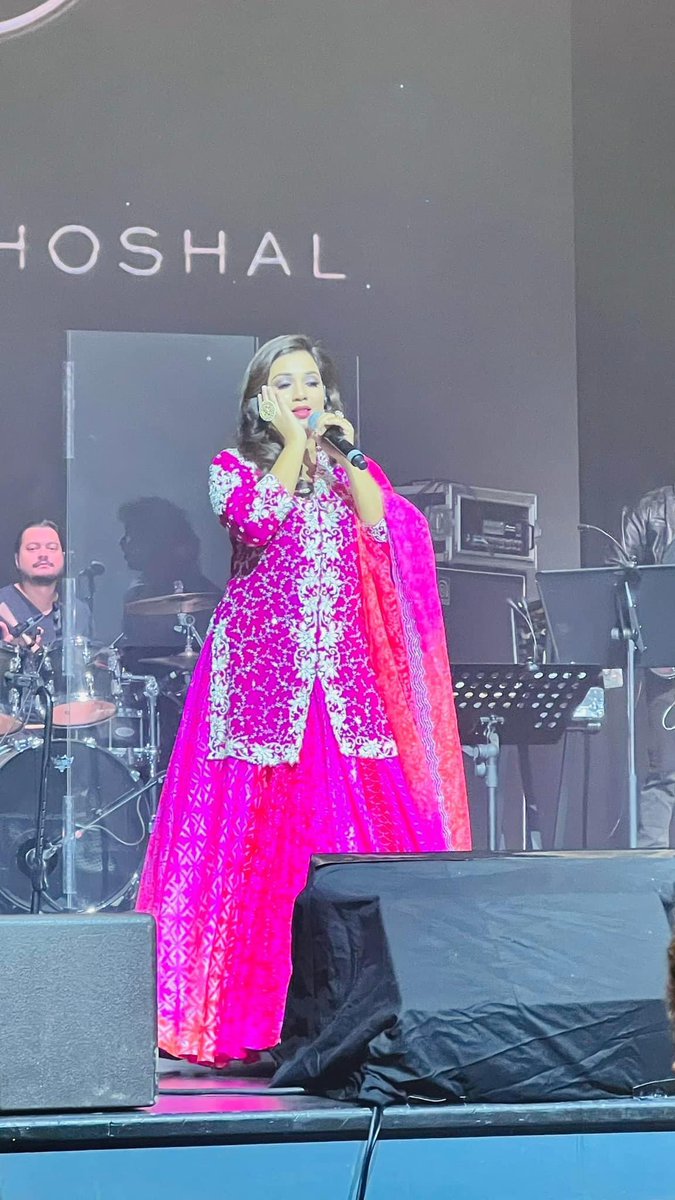 A_for_Shreya's tweet photo. Celluloid Queen @shreyaghoshal #ShreyaGhoshalLiveAuckland #7oct2022 Your infectious smiles.. tears 🥹🥹🥹💝💎 https://t.co/ZVgeWBVuGX