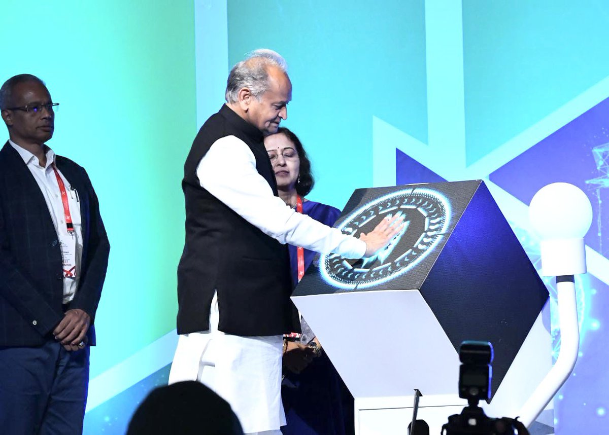ashokgehlot51's tweet photo. इन्वेस्ट राजस्थान समिट के उद्घाटन सत्र में 33 इंडस्ट्रियल यूनिट्स का शिलान्यास एवं 18 इंडस्ट्रियल यूनिट्स का उद्घाटन कर नए इंडस्��्रियल क्षेत्रों का उद्घाटन किया तथा राजस्थान निवेश प्रोत्साहन योजना (RIPS) 2022 का विमोचन किया। https://t.co/Zp8SaXXQ52