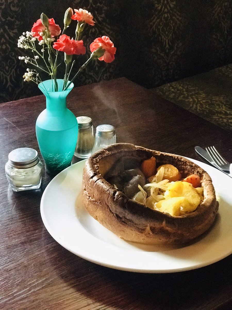 thabbeyinn's tweet photo. Today’s specials. Giant Yorkshire puddings, variety of fillings available. Served till 8pm. To book call 01132581248 @thabbeyinn #giantyorkshirepudding #yorkshirepudding #food #leedspubs #abbeyinnleeds https://t.co/QFFYkWRg40