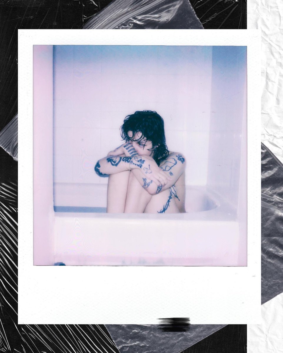 olafeur's tweet photo. My dear friend, Skye 🥀

#NFT #NFTartists #NFTCommunity #nftcollectors #NFTartwork #nftphotography #NFTphotographers #olafeur #NFTLONDON2022 #polaroid #sx70 https://t.co/CJnzhiTGUn