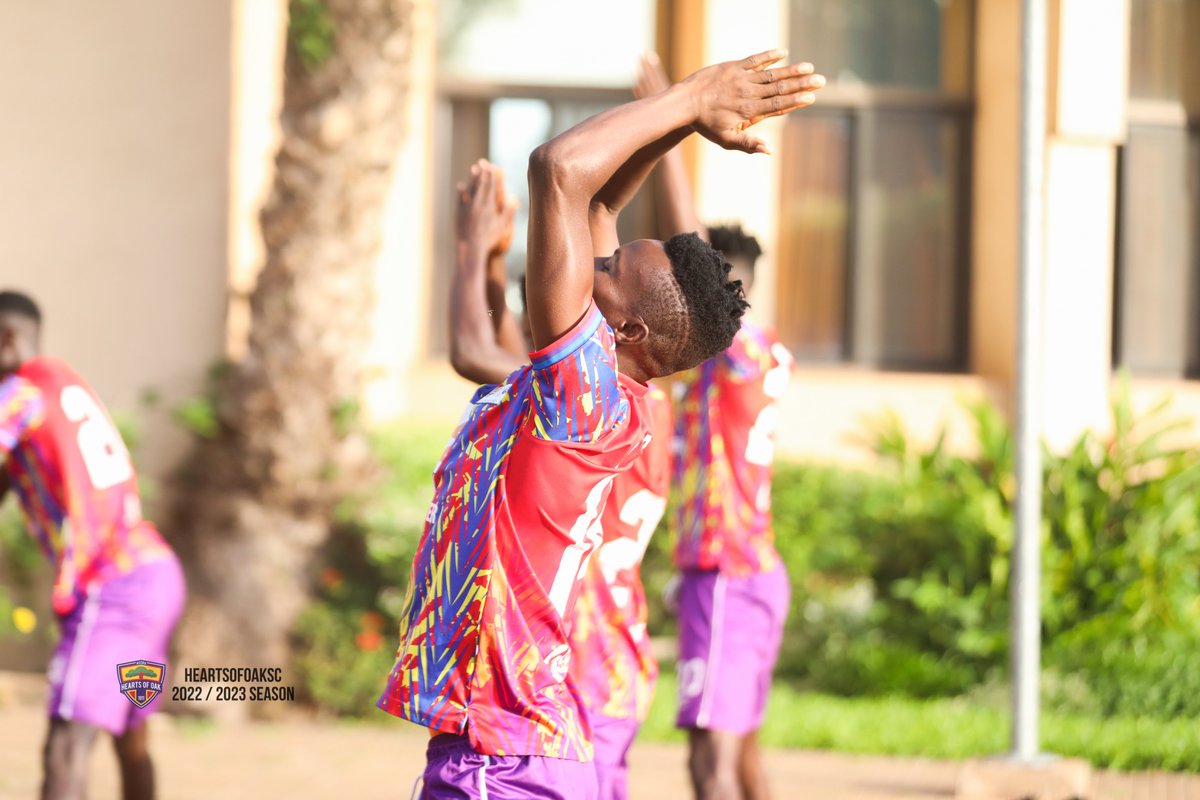 HeartsofOak_fr's tweet photo. 🔴🟡🔵 || 📸

🏋️‍♂️ Up and fit 💪. Fitness Coach, Enoch Daitey takes the lads through a shake-up drill. 

#RealBamakoHearts https://t.co/97Y18ekDiK