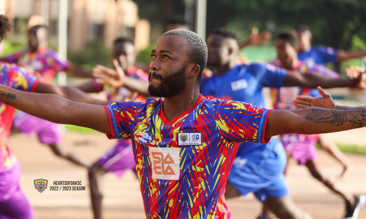 HeartsofOak_fr's tweet photo. 🔴🟡🔵 || 📸

🏋️‍♂️ Up and fit 💪. Fitness Coach, Enoch Daitey takes the lads through a shake-up drill. 

#RealBamakoHearts https://t.co/97Y18ekDiK