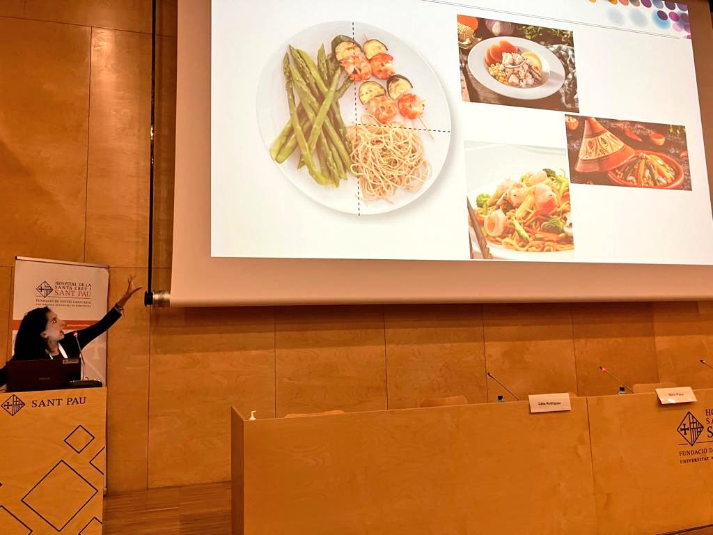 xulacatalunya's tweet photo. Cultura gastronòmica

Es poden adaptar les diferents dietes segons cultures al #mètodedelplat #mètodedelplatdeHarvard 

Per la Dra Cèlia Rodríguez Borjabad @celianutricio https://t.co/Bs0v9xpo5h