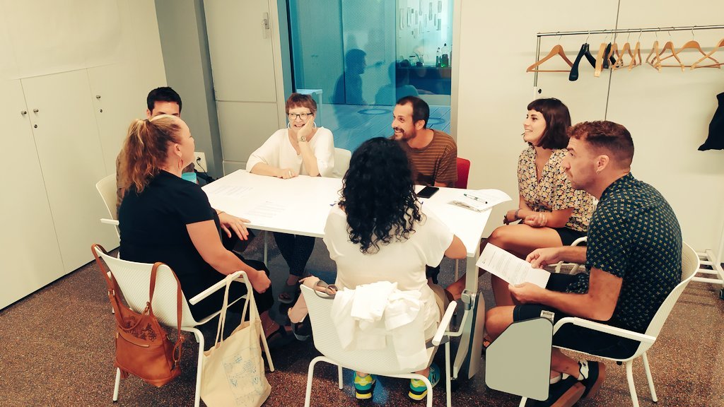 BCNAntirumors's tweet photo. #ACTUALITAT | Consulteu la crònica de l'última trobada de grups focals (Eix 4: Comunicació i Incidència) per a l'elaboració del Pla d'Acció de la #XarxaBCNAntirumors, facilitada per @Spora_ws, en la qual van participar 14 entitats de la Xarxa: https://t.co/Tl3QanwxC1 https://t.co/K2tFD2DKzK