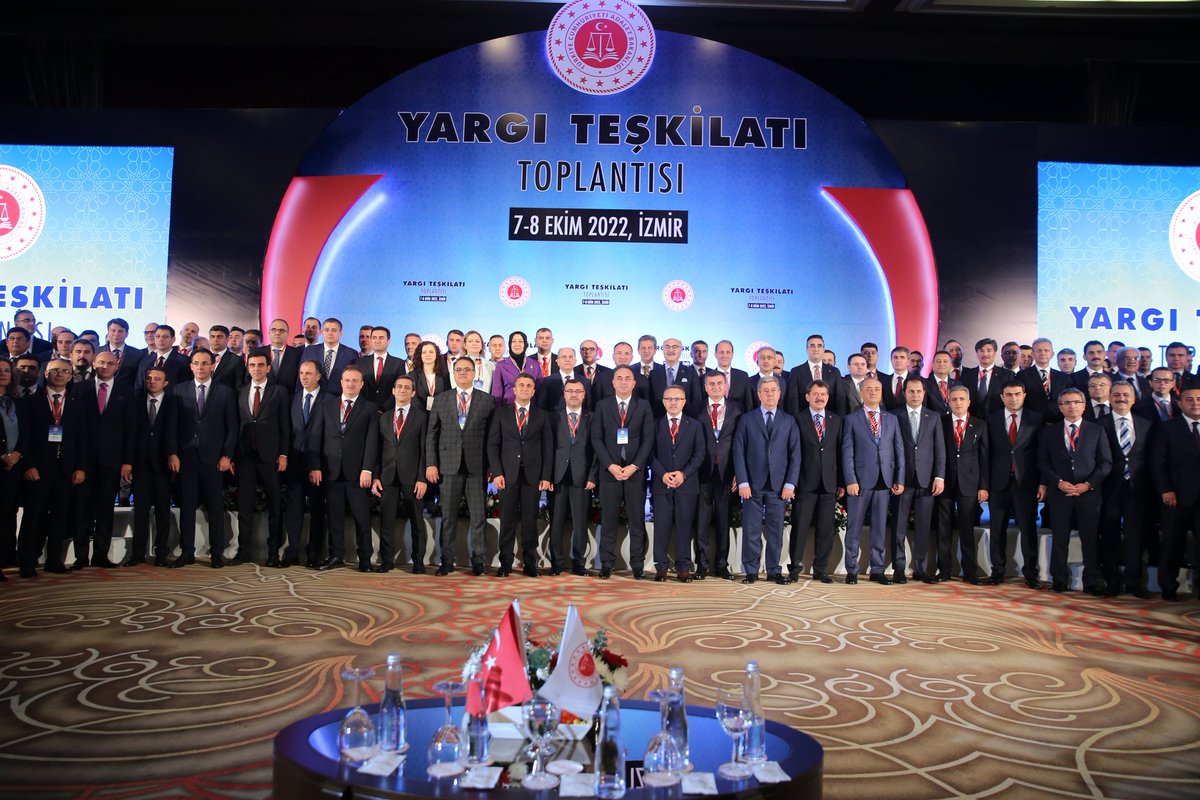 Adalet Bakanımız Sayın Bekir Bozdağ, İzmir'de Yargı Teşkilatı Toplantısı'na katıldı.

➡️ basin.adalet.gov.tr/bakan-bozdag-i…