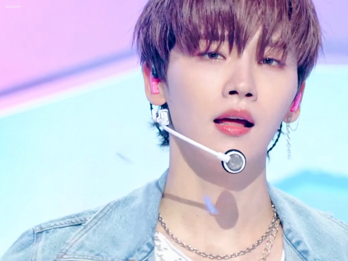 BLOSSOM971015's tweet photo. 🍭🍬

#전웅 #JEONWOONG #AB6IX https://t.co/VplEZmWbiw