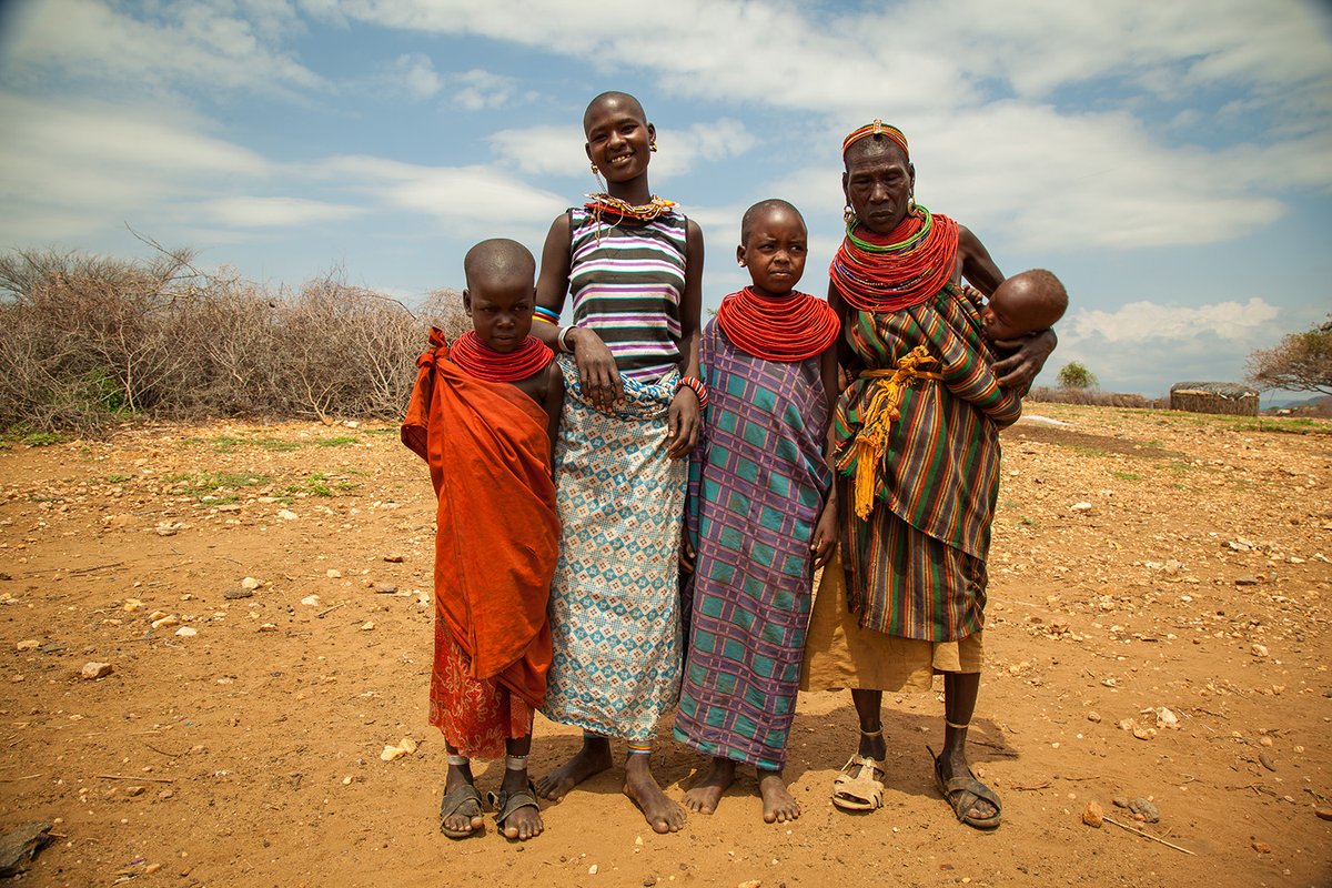 WBG_Health's tweet photo. #HealthForAll means protecting families from financial hardship, especially those already poor and vulnerable.

Invest in strong health systems that leave no one behind. #InvestInHealth #UHC2030 https://t.co/av2WWsAwAz https://t.co/WtFMWXBhFa