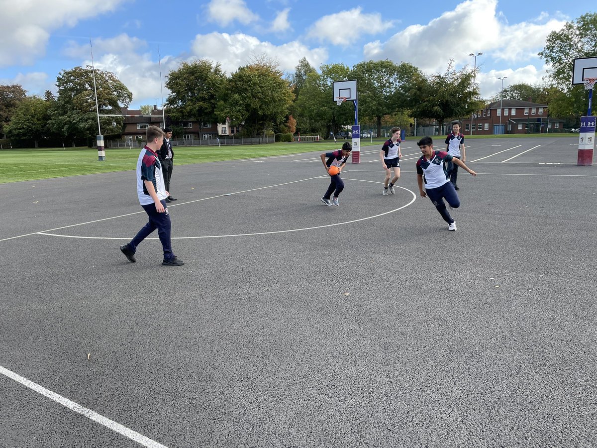 SolihullSport's tweet photo. LV enjoying their @moveitletsplay games in Physical Education this morning 👍🏽#enthusiasm @solsch1560 https://t.co/JbtyOQD0W3