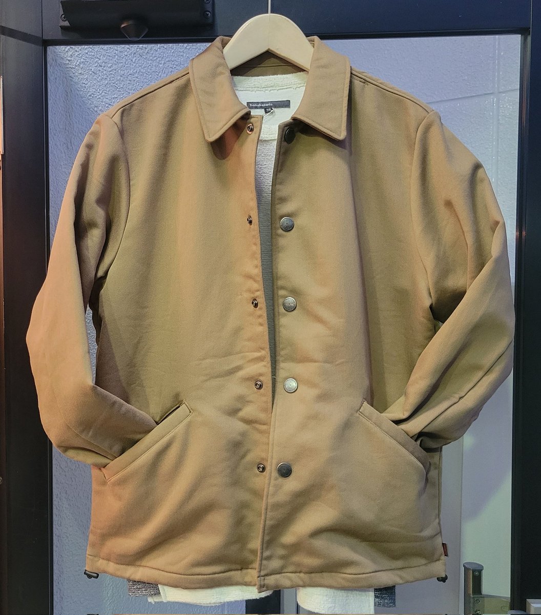 BEEHIGHSHOP's tweet photo. ☆新作続々入荷中☆
フォーシーズンズガレージのコーチジャケットが入荷しました！
しなやかな裏毛素材のコーチジャケット。
シンプルで着こなしのしやすいジャケットです。
カラー:キャメル、ブラック
プライス:16280円
店頭でチェックして下さいね♪

 #愛知県 #岡崎市 #ビーズハイ #beeshigh https://t.co/THXandvwDb