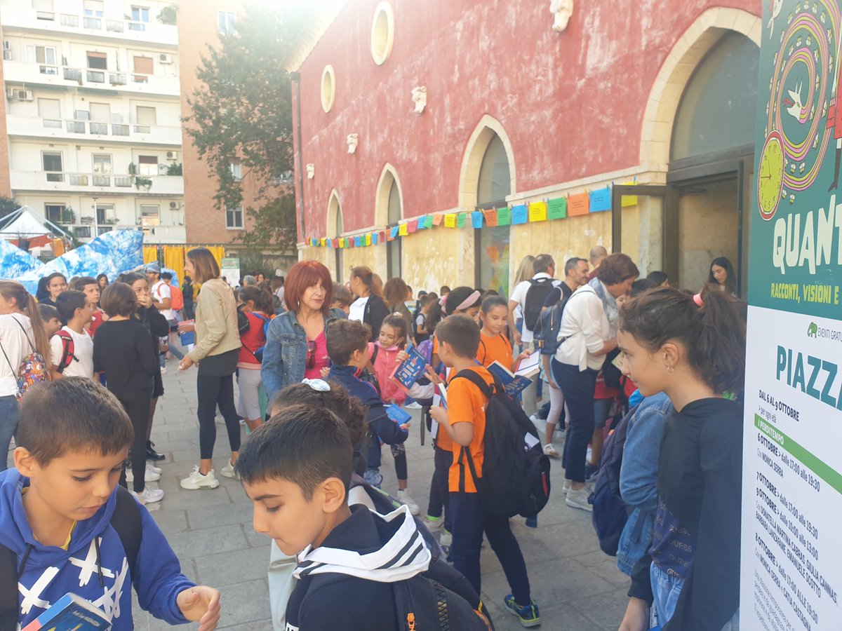 #tuttestorie22, DAY 2 
Il ritorno delle scolaresche, scrittrici e scrittori, laboratori e incontri, una splendida giornata a #cagliari ☀️
Il festival continua fino a domenica 9 Ottobre. 
Venite a trovarci 🚀

#sardegna #venerdì #friday in #sardinia #Cagliari