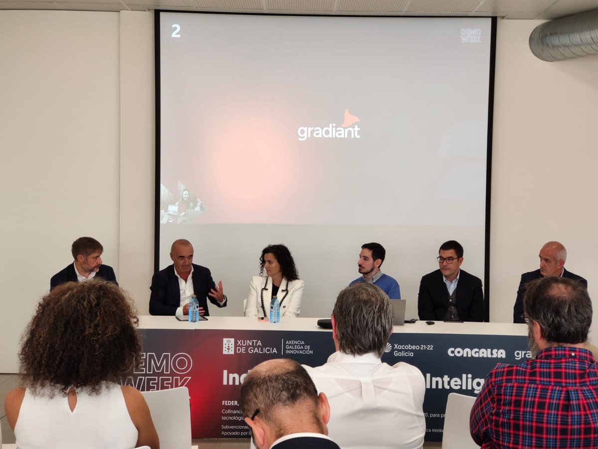 Gradiant's tweet photo. #Demoweek Después de la gran ponencia de @pablooliete Socio Fundador de @fomIoT y @AtlasTec asistimos a un revelador debate sobre #industriasostenible con representantes de empresas con las que colaboramos #Congalsa @PescanovaCorp @GrupoFinsa @GKN__Automotive
@axenciaGAIN #FEDER https://t.co/0NOGz4BmM5