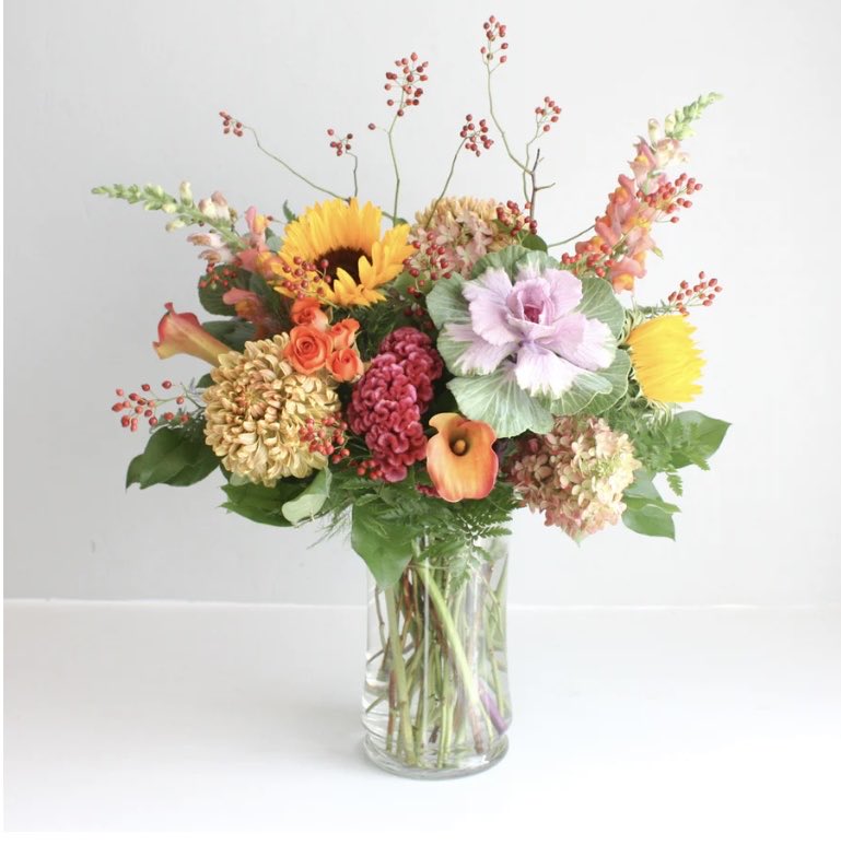 OleanderFloral's tweet image. A picture perfect selection of colour, texture and ready for Thanksgiving. #shopthekingsway #thanksgiving #lusciousblooms #harvest #autumn