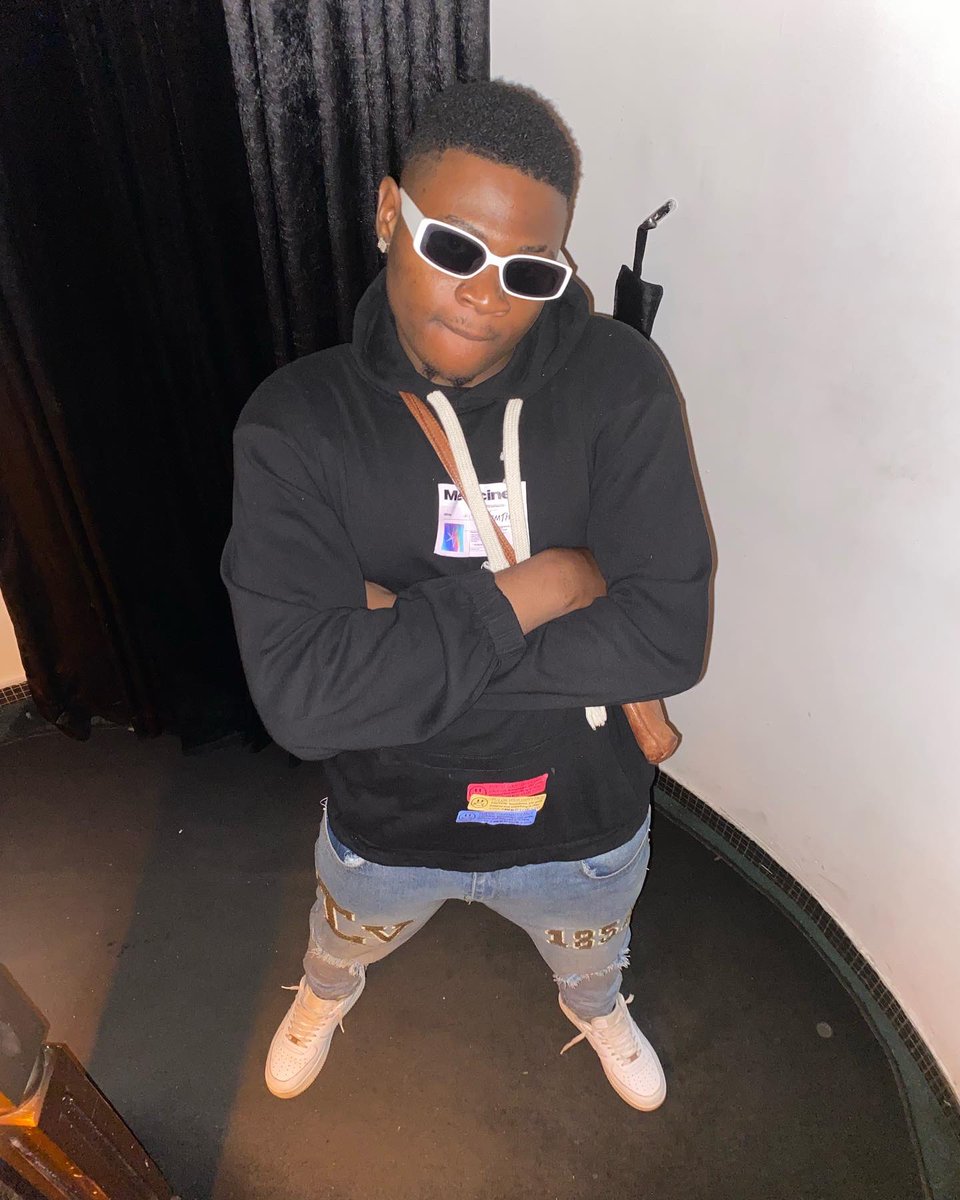 RotexxB's tweet photo. JUST do IT       #Badboybanging #Ybnl SUNMO link in bio @Olamide 🐐 https://t.co/wqXHwerEj3