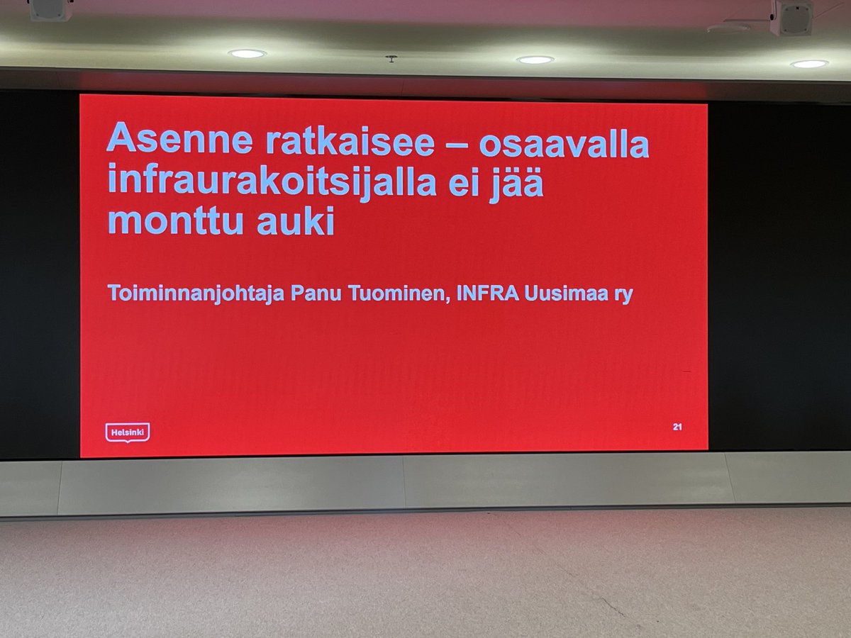 Näinhän se on, minkä ⁦<a href="/TuominenPanu/">Panu Tuominen</a>⁩ totesi ⁦<a href="/HelsinkiKymp/">Kaupunkiympäristö</a>⁩ #vuodenkatutyömaa kilpailun palkintojenjaossa: asenne ratkaisee! Raadissa mukana mm. ⁦<a href="/K2HEL/">Helsingin seudun kauppakamari</a>⁩