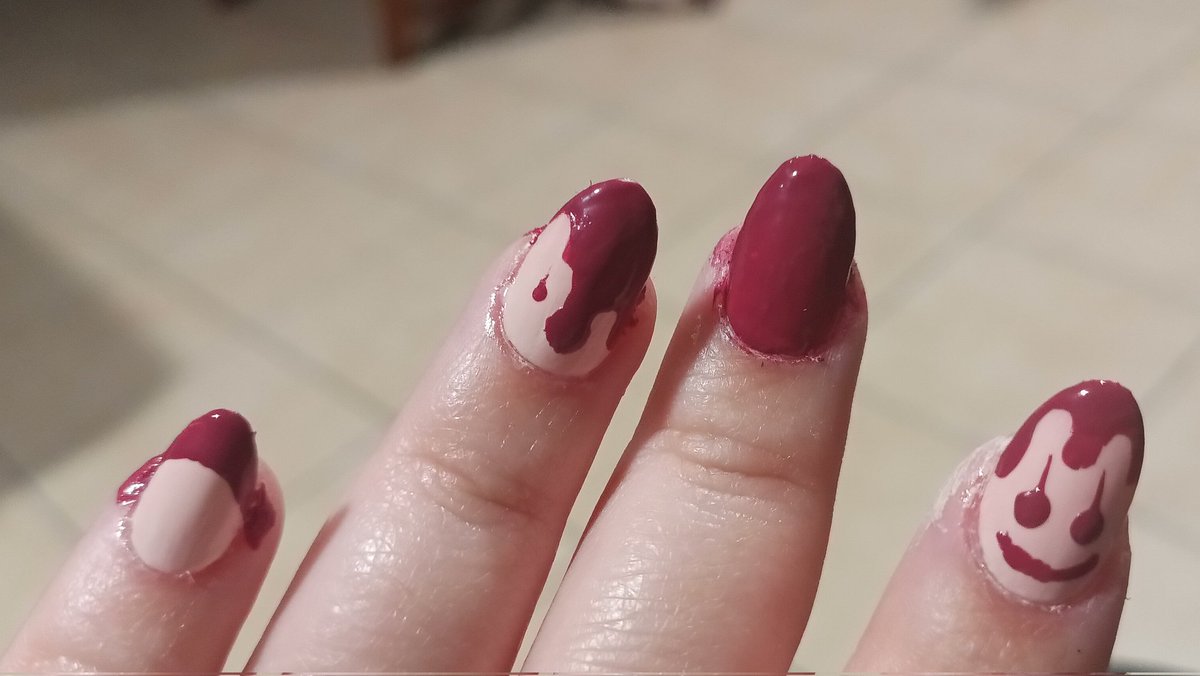wendselle's tweet photo. 😡 my nail just fell of and I haven't even taken pictures of it except this but that was like in the middle of doing them https://t.co/X3aKM8g0QM