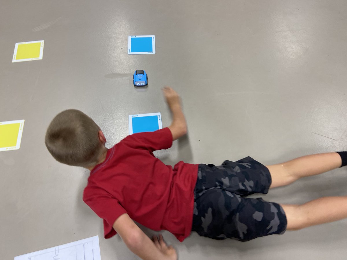 ablaine_cv's tweet image. Second grade competing to see how far they can send their robot across the floor using specially designed mats. #SmartStart #LetsGoIndy @kbullock13 @CVCSDWarriors