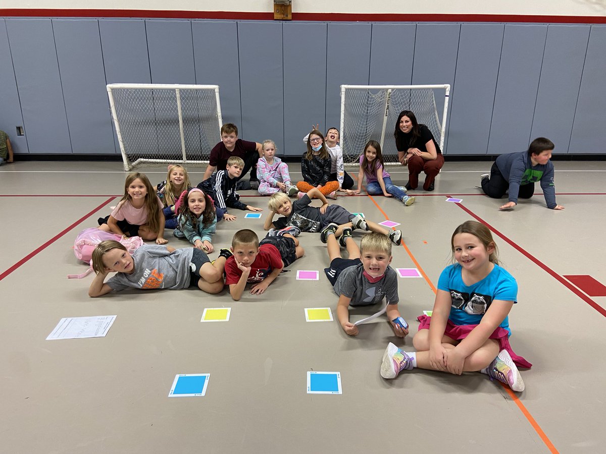 ablaine_cv's tweet image. Second grade competing to see how far they can send their robot across the floor using specially designed mats. #SmartStart #LetsGoIndy @kbullock13 @CVCSDWarriors