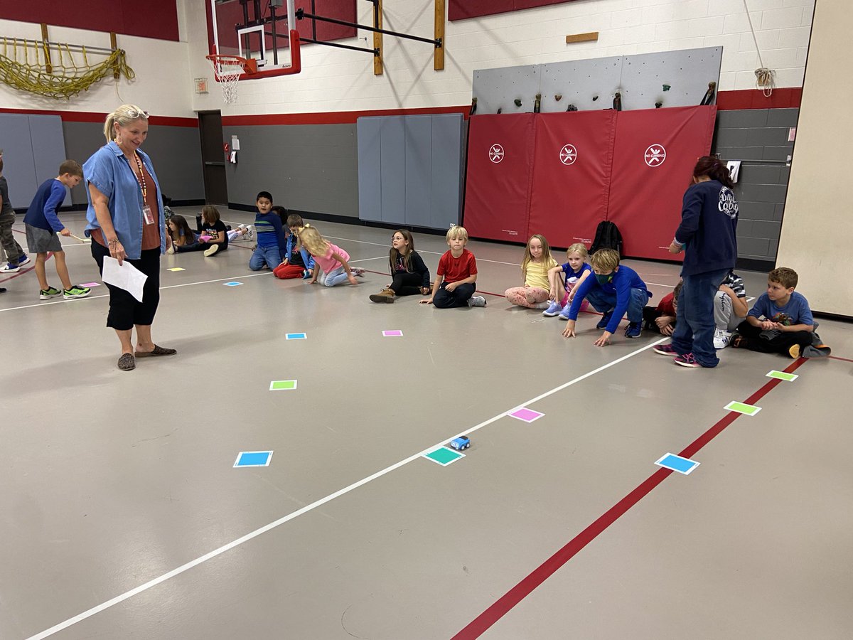 ablaine_cv's tweet image. Second grade competing to see how far they can send their robot across the floor using specially designed mats. #SmartStart #LetsGoIndy @kbullock13 @CVCSDWarriors