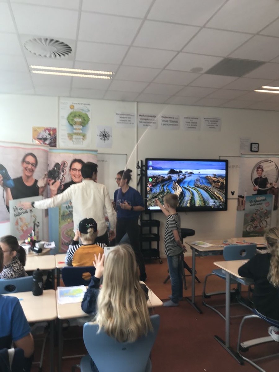 natasza1235's tweet photo. KBW 2022.Schrijfster Henriet Koornberg bij #de Parel ‘t Harde.
Bedenk je eigen verhaal in drie stappen: ontdek-ontwerp-schrijf! ⁦@BiebNoordVeluwe⁩ https://t.co/YEbUXyD9II