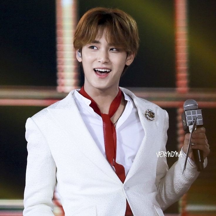 ianjeontg's tweet photo. "Saya ucapkan terimakasih kepada seluruh tamu yang sudah hadir malam ini. Sampai bertemu dilain kesempatan! Saya Vegas Wilson pamit undur diri, selamat malam! Hati-hati dijalan"

/Membungkuk hormat dan melambaikan tangan, meninggalkan venue/

#ReyGoTo9 https://t.co/4XtUhFA3G7