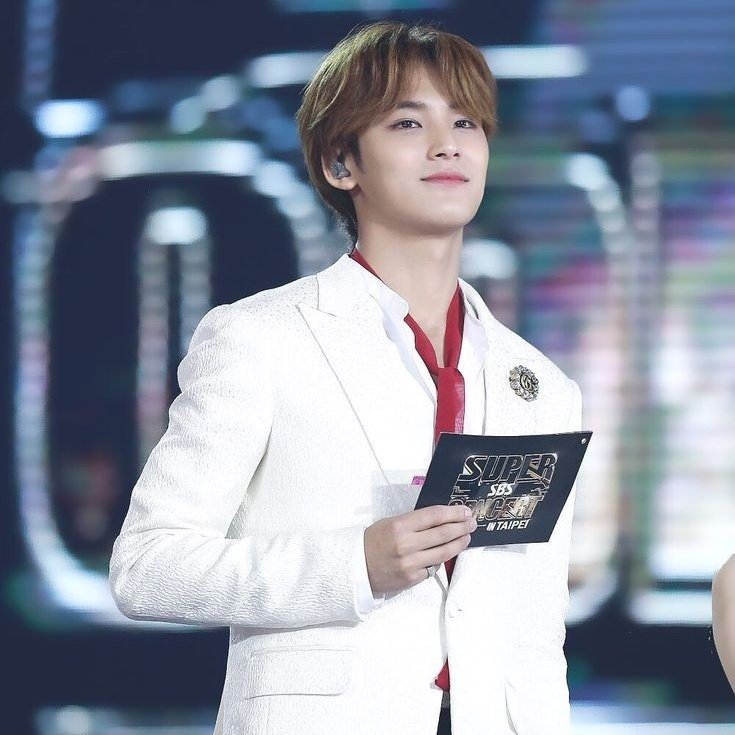 ianjeontg's tweet photo. "Saya ucapkan terimakasih kepada seluruh tamu yang sudah hadir malam ini. Sampai bertemu dilain kesempatan! Saya Vegas Wilson pamit undur diri, selamat malam! Hati-hati dijalan"

/Membungkuk hormat dan melambaikan tangan, meninggalkan venue/

#ReyGoTo9 https://t.co/4XtUhFA3G7