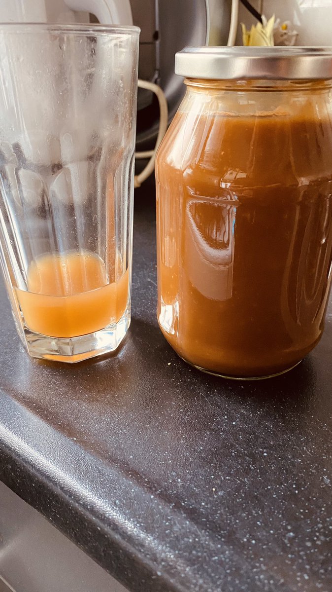 perpetuummobi20's tweet photo. Bijna m’n glas leeg…Zeker voor een maand in de pot, want zeer geconcentreerd. Dankbaar voor de moeite van het maken. Mensen zijn lief voor me. 🙏🏻
#BottenBouillon #Paleo https://t.co/JGLMwD5uP0