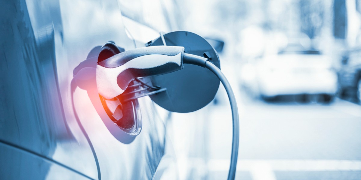 Lindeplc's tweet photo. To build electric cars, vehicle manufacturers rely on the scalable production of Power Semiconductors. Learn more about Linde UpTime's role in driving productivity for power electronics. https://t.co/9gQupt9aXC 
#electronics #cleanermobility #sustainability https://t.co/RoWnJMN457