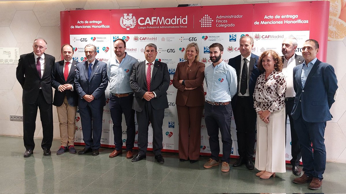 vecinos_con's tweet photo. Gracias a todos por este día tan especial @CAFMadrid #entregademedallas #eventosconcorazon https://t.co/pgsLW1CXSK