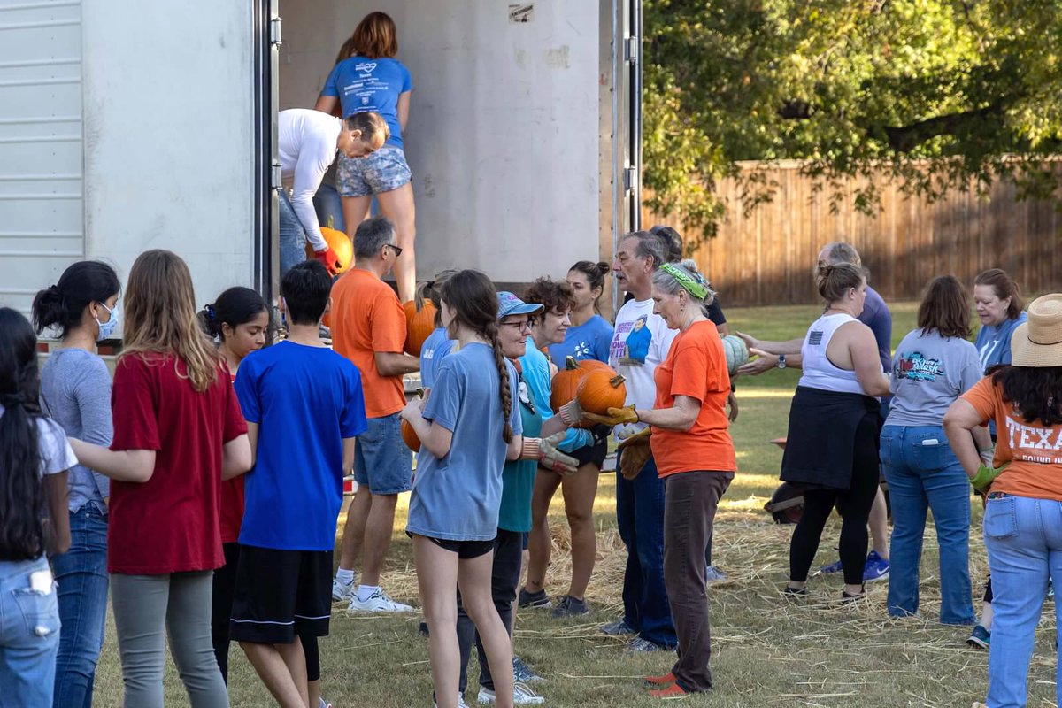 rejoicecoppell's tweet photo. Please join us TOMORROW at 7am for pumpkin unloading! Breakfast will be provided after. We hope to see you there!
•
#rejoicelife #pumpkinscoppell #pumpkinpatch #coppellpumpkinpatch #coppellpumpkins #coppelltx #coppell #coppelltexas #dfwpumpkinpatch #dfwpumpkins #fellowship https://t.co/yJQwiIS7cX