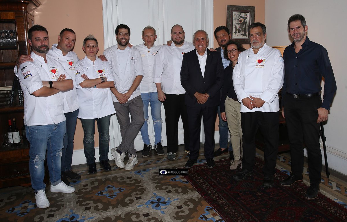 sindi_global's tweet photo. Os mostramos algunas imágenes del evento organizado por @larojadelacocina que tuvo lugar el pasado jueves en su sede de Barcelona.  #roadtoluxemburg 

¡Fue una gran experiencia! Sindi está a punto de despegar 🚀 #PresentaciónOficialSindi https://t.co/TuLgPBzoej