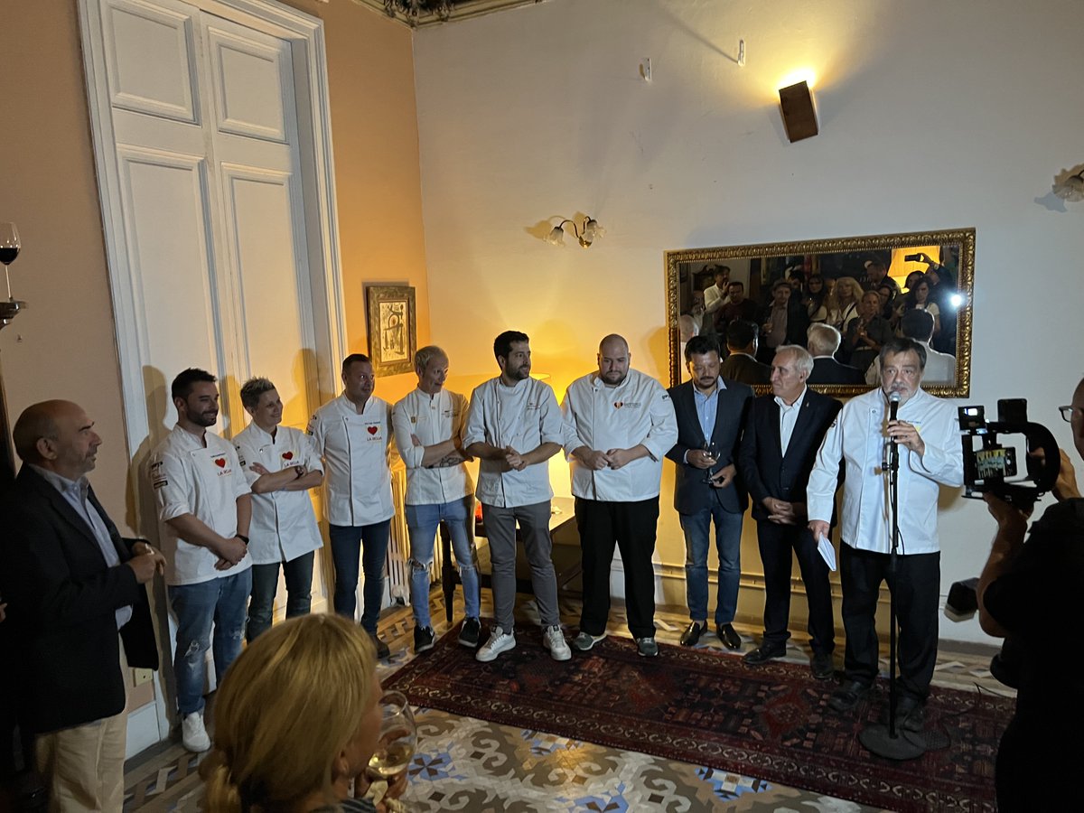 sindi_global's tweet photo. Os mostramos algunas imágenes del evento organizado por @larojadelacocina que tuvo lugar el pasado jueves en su sede de Barcelona.  #roadtoluxemburg 

¡Fue una gran experiencia! Sindi está a punto de despegar 🚀 #PresentaciónOficialSindi https://t.co/TuLgPBzoej